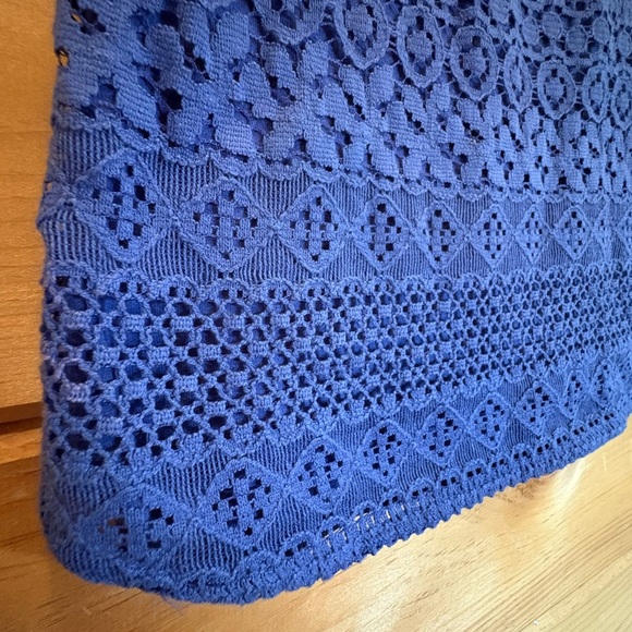 White House Black Market Embellished Blouse size Medium. - Picture 4 of 7